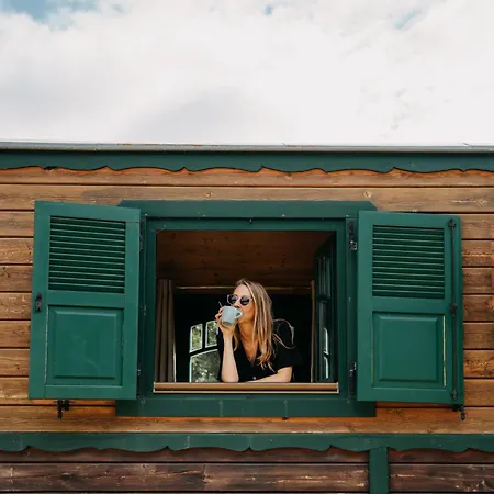 Les Roulottes & Du Moulin