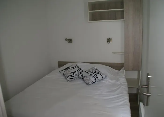 펜션 Les Roulottes & Du Moulin Chenillé-Changé